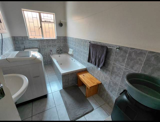 3 BEDROOM FREEHOLD FOR SALE IN LENNOXTON